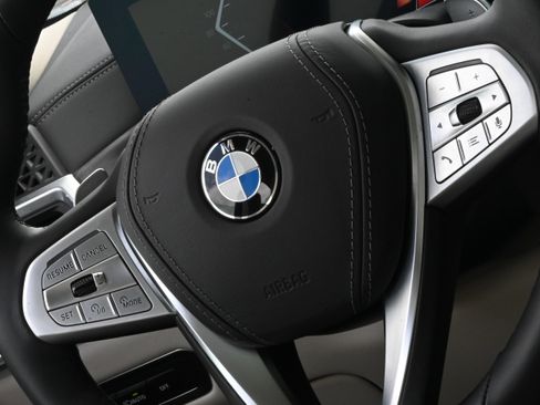 Certified 2025 BMW X7 xDrive40i w/ Executive Package image 25