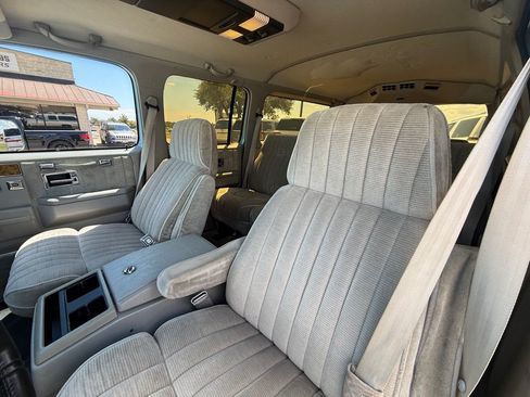 Used 1991 Chevrolet Suburban 2WD image 19
