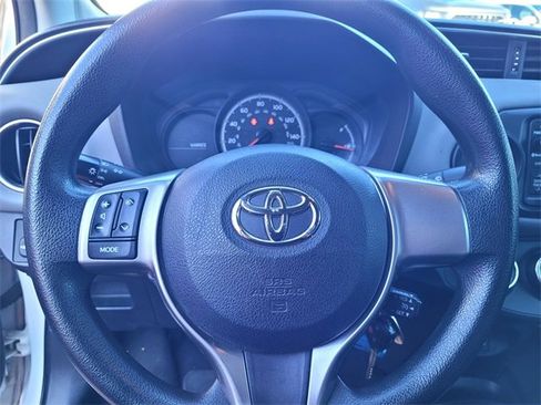 Used 2015 Toyota Yaris L image 25