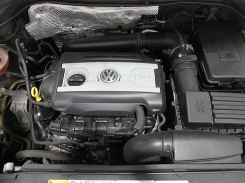Used 2017 Volkswagen Tiguan S image 20