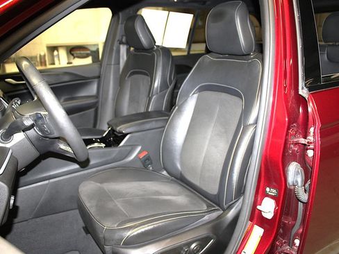 Certified 2023 Jeep Grand Cherokee Altitude AWD/4WD image 24