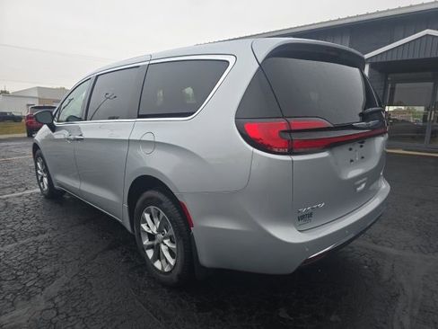 New 2026 Chrysler Pacifica Select AWD/4WD image 5