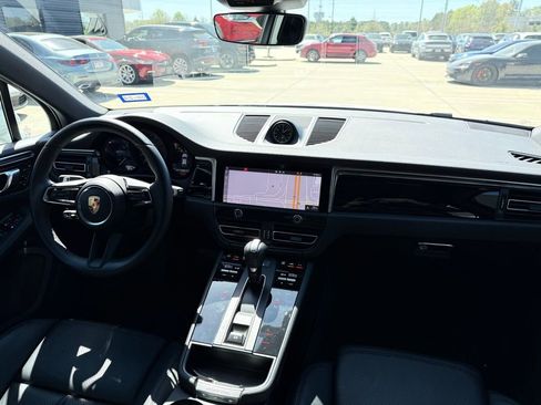 Used 2023 Porsche Macan image 15