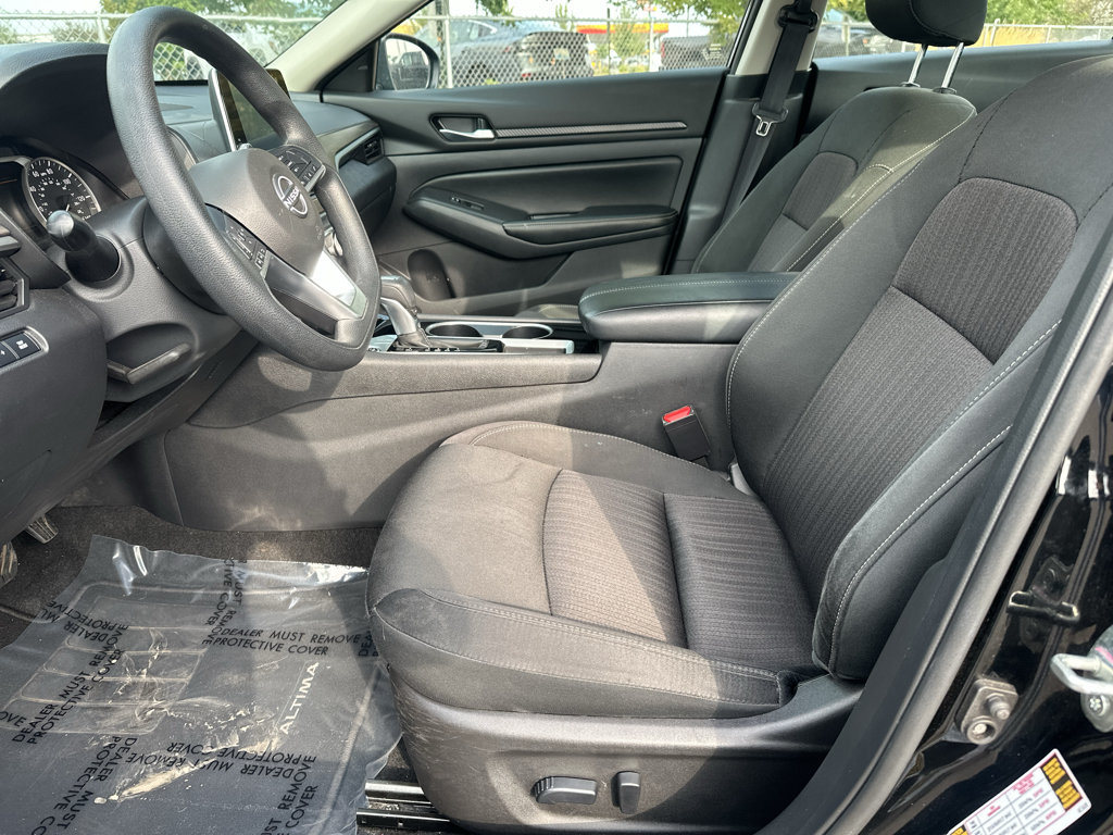 Used 2024 Nissan Altima 2.5 SV FWD image 14