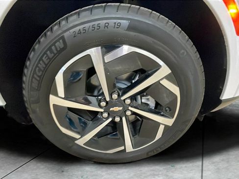 Used 2025 Chevrolet Equinox EV LT w/ Convenience Package image 18