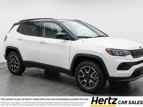 Used 2025 Jeep Compass Trailhawk image 1