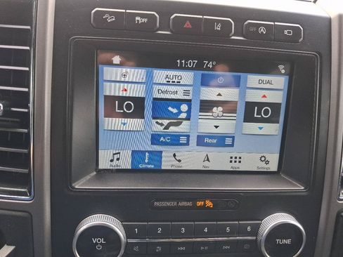 Used 2018 Ford Expedition XLT w/ Equipment Group 202A AWD/4WD image 17