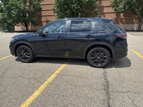 Used 2024 Honda HR-V Sport image 2