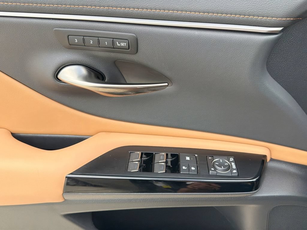 Certified 2024 Lexus ES 350 w/ Premium Package FWD image 29