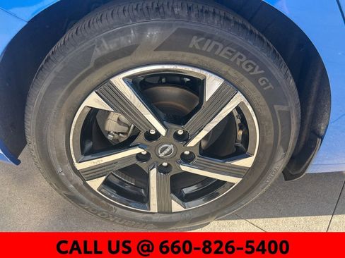 Used 2025 Nissan Sentra SV FWD image 6