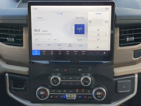 Used 2024 Ford Expedition Limited image 18