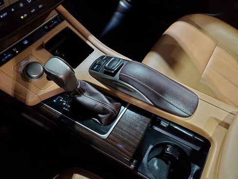 Used 2016 Lexus ES 350 w/ Luxury Package w/Wood Trim image 34