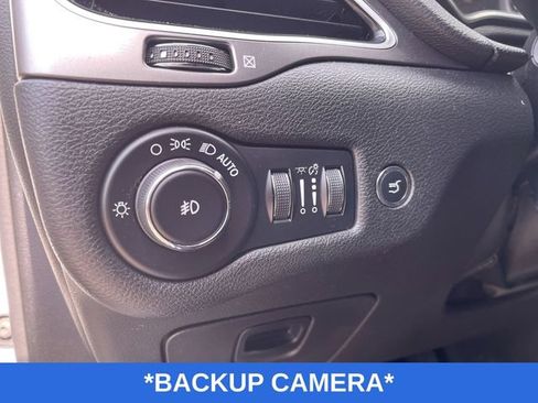 Used 2019 Jeep Cherokee Limited w/ Luxury Group AWD/4WD image 10