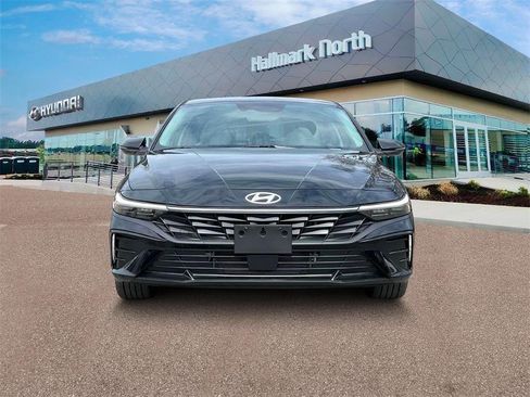 New 2025 Hyundai Elantra Limited image 12