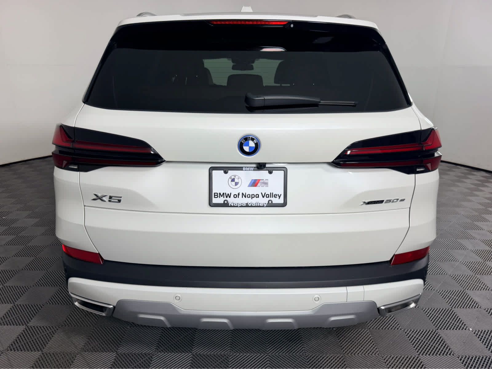 Used 2026 BMW X5 xDrive50e w/ Executive Package AWD/4WD image 4