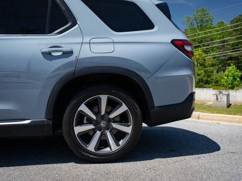Used 2024 Honda Pilot Touring image 6