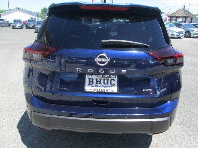 Used 2025 Nissan Rogue SV AWD/4WD image 5