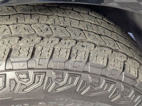 Used 2025 Chevrolet Suburban Z71 image 9