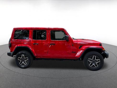 Used 2025 Jeep Wrangler Unlimited Sahara AWD/4WD image 8