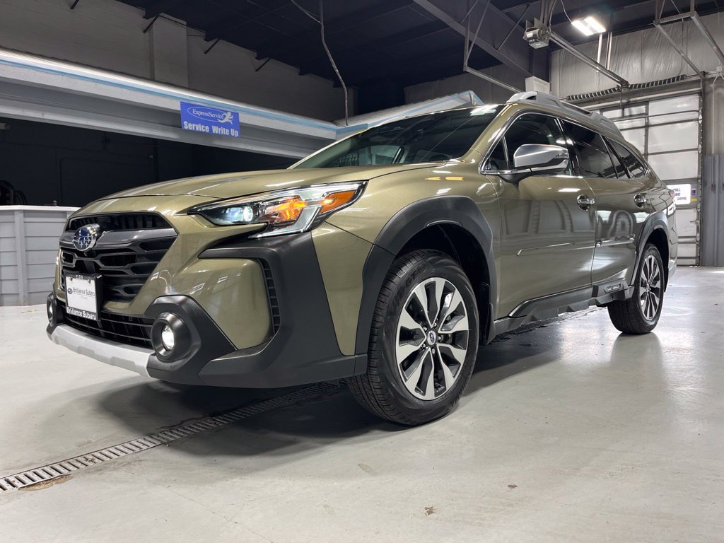 Certified 2025 Subaru Outback Touring AWD/4WD image 8