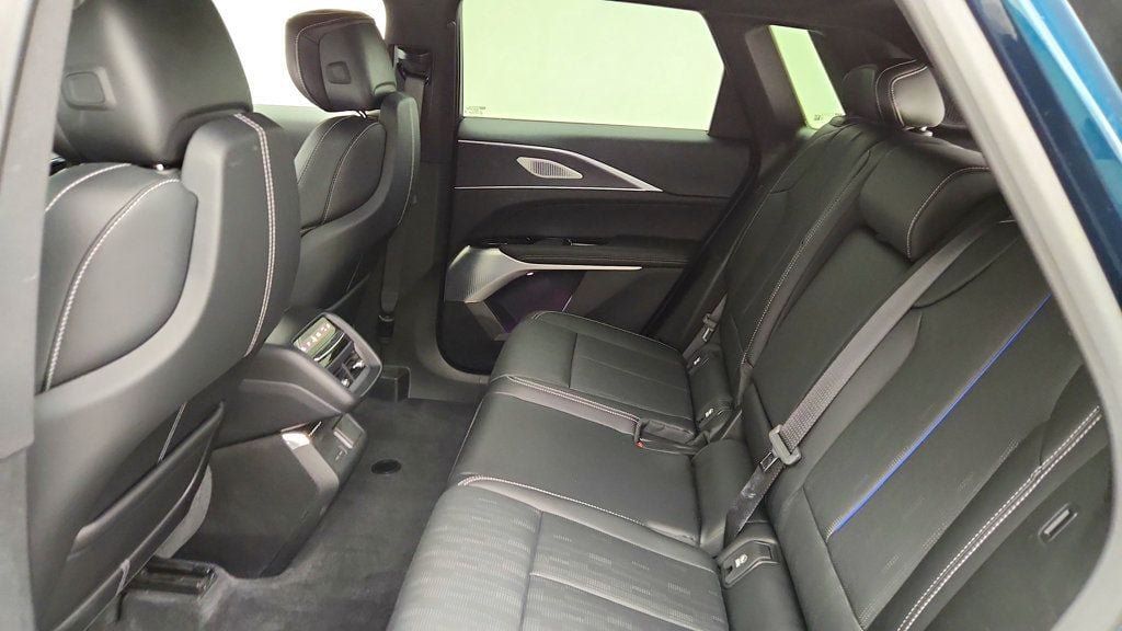Used 2025 Cadillac Lyriq Luxury w/ LPO, Floor Liner Package AWD/4WD image 20