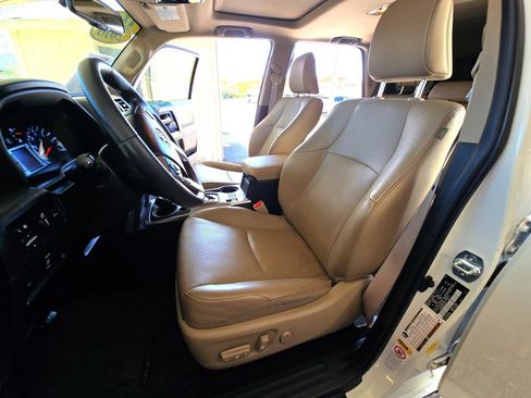 Used 2016 Toyota 4Runner Limited image 9