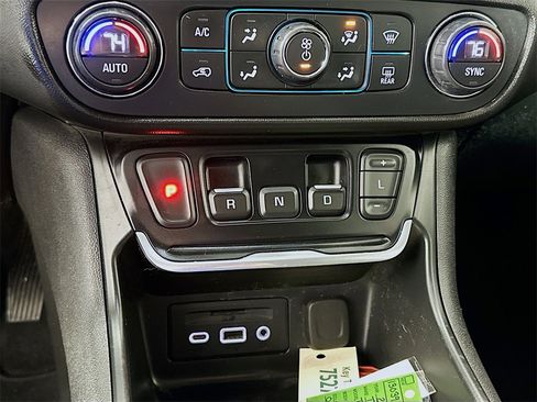 Used 2021 GMC Terrain SLT image 17