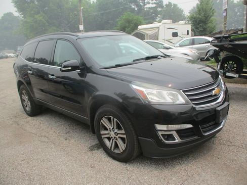 Used 2015 Chevrolet Equinox LT w/ Driver Convenience Package FWD image 2