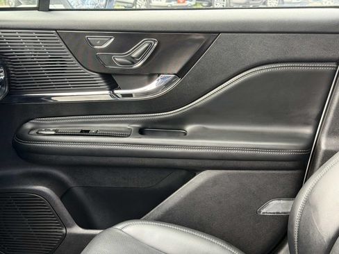Used 2022 Lincoln Corsair AWD w/ Premium Package image 22