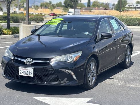 Used 2016 Toyota Camry SE image 2