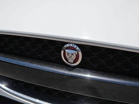 Used 2018 Jaguar F-TYPE Coupe RWD image 3