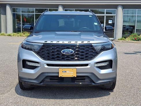 Used 2023 Ford Explorer ST-Line AWD/4WD image 3