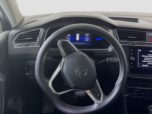 Used 2023 Volkswagen Tiguan SE FWD image 17