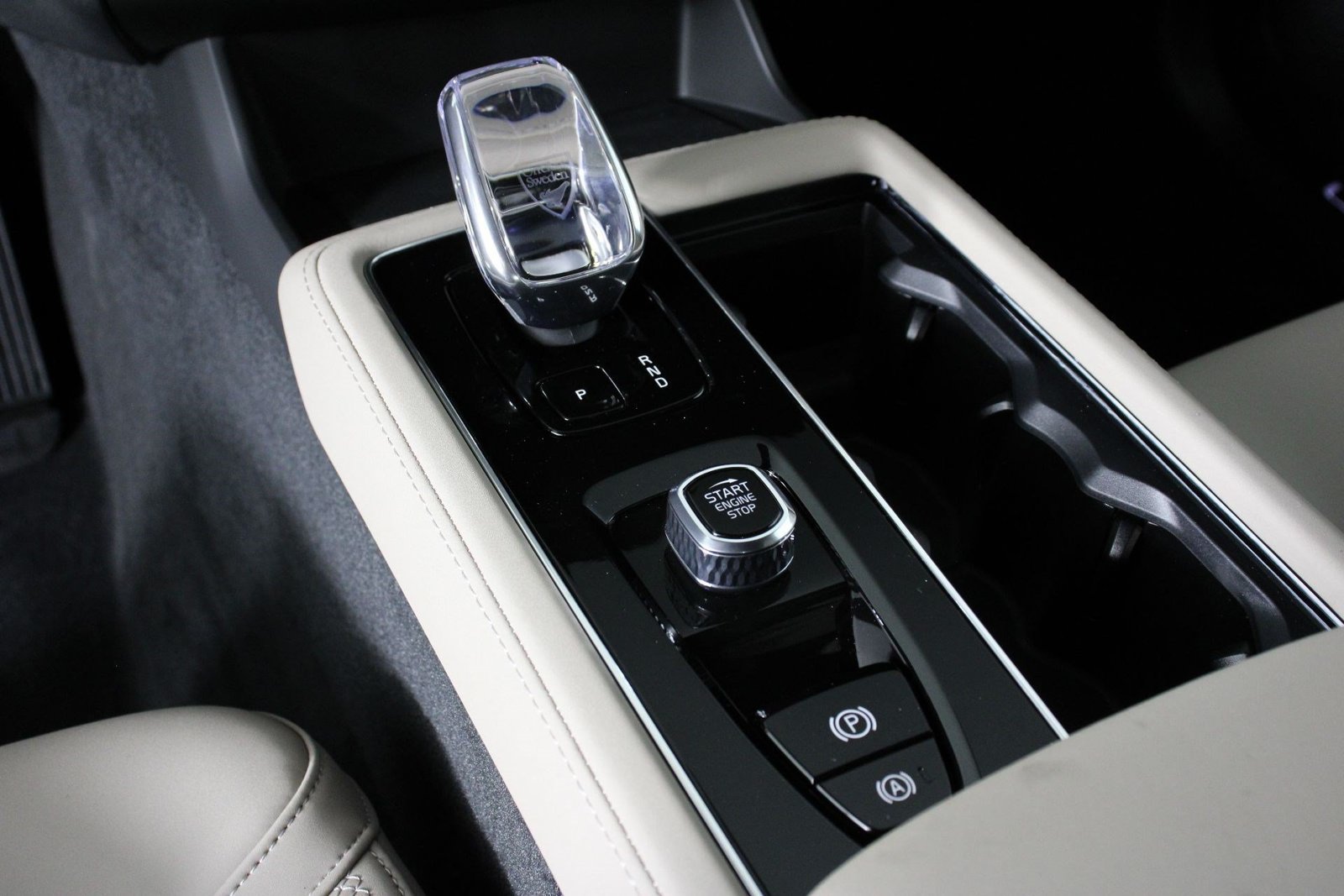 New 2026 Volvo XC90 T8 Plus w/ Protection Package Premier AWD/4WD image 7