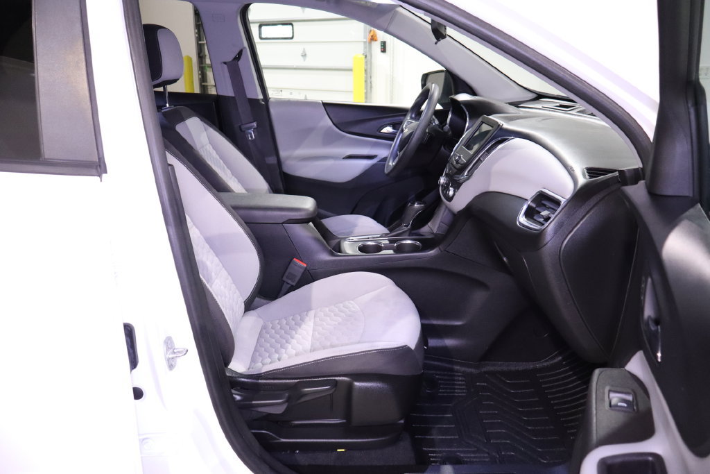 Used 2020 Chevrolet Equinox LS w/ LS Convenience Package FWD image 29
