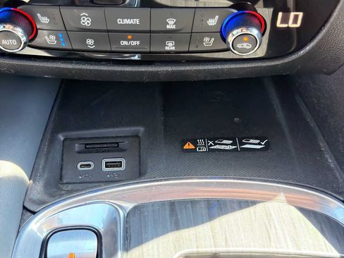 Used 2022 Buick Enclave Premium AWD/4WD image 26