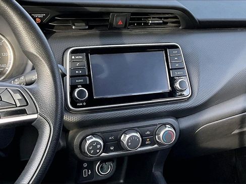 Used 2022 Nissan Kicks S image 6