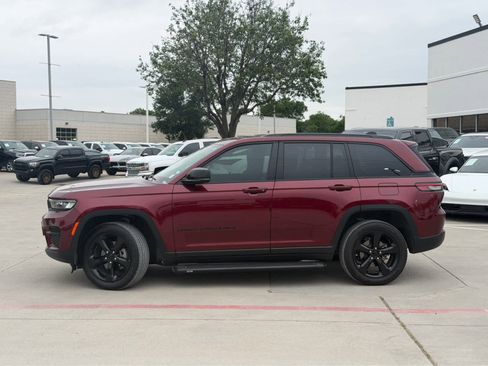 Used 2024 Jeep Grand Cherokee Altitude RWD image 2
