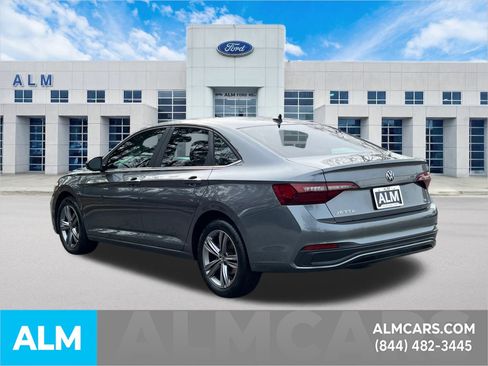 Used 2023 Volkswagen Jetta SE image 9