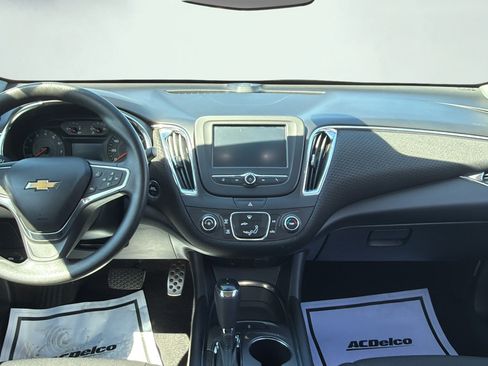 Used 2017 Chevrolet Malibu LT FWD image 17