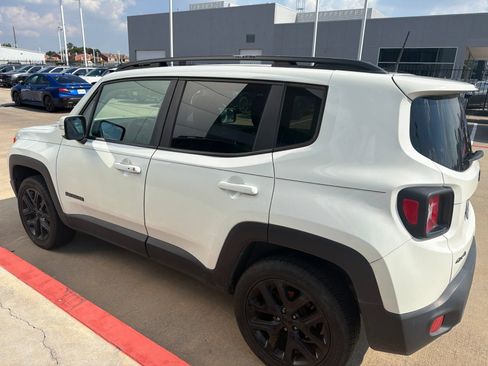 Used 2018 Jeep Renegade Altitude AWD/4WD image 2