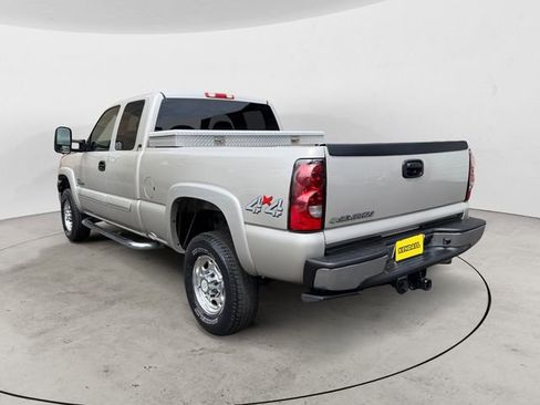 Used 2006 Chevrolet Silverado 2500 LT w/ Heavy-Duty Power Package AWD/4WD image 3