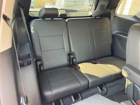 Used 2021 Chevrolet Traverse Premier w/ LPO, Floor Liner Package AWD/4WD image 12