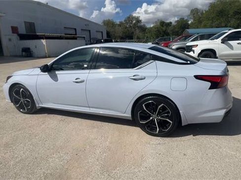Used 2023 Nissan Altima 2.5 SR w/ SR Premium Package FWD image 6