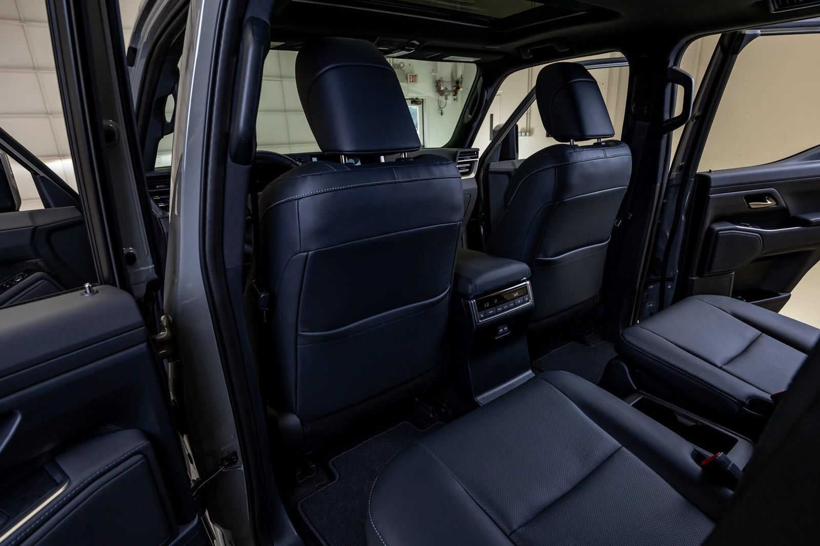 Used 2026 Lexus GX 550 w/ Accessory Package (2T) AWD/4WD image 31