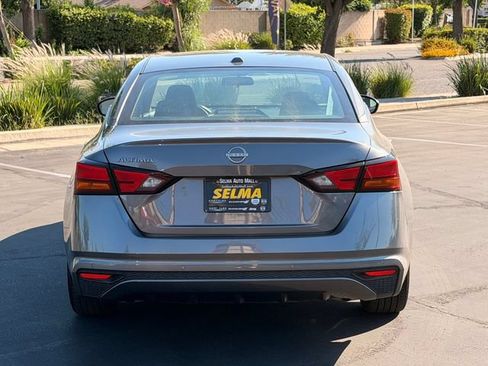 Used 2025 Nissan Altima 2.5 SV FWD image 6