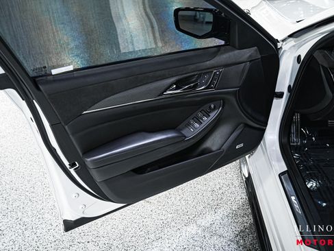 Used 2018 Cadillac CTS V w/ Carbon Fiber Package RWD image 19