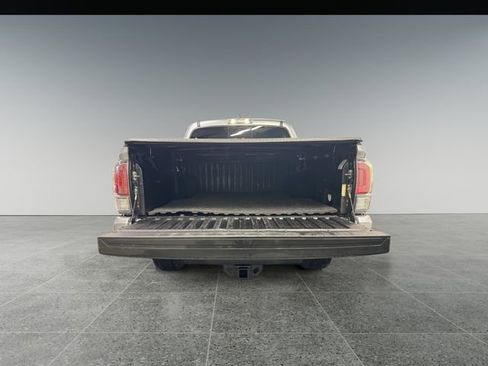 Used 2020 Toyota Tacoma TRD Sport w/ Technology Package image 13