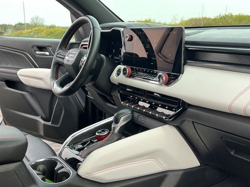 Used 2023 GMC Canyon AT4X image 29