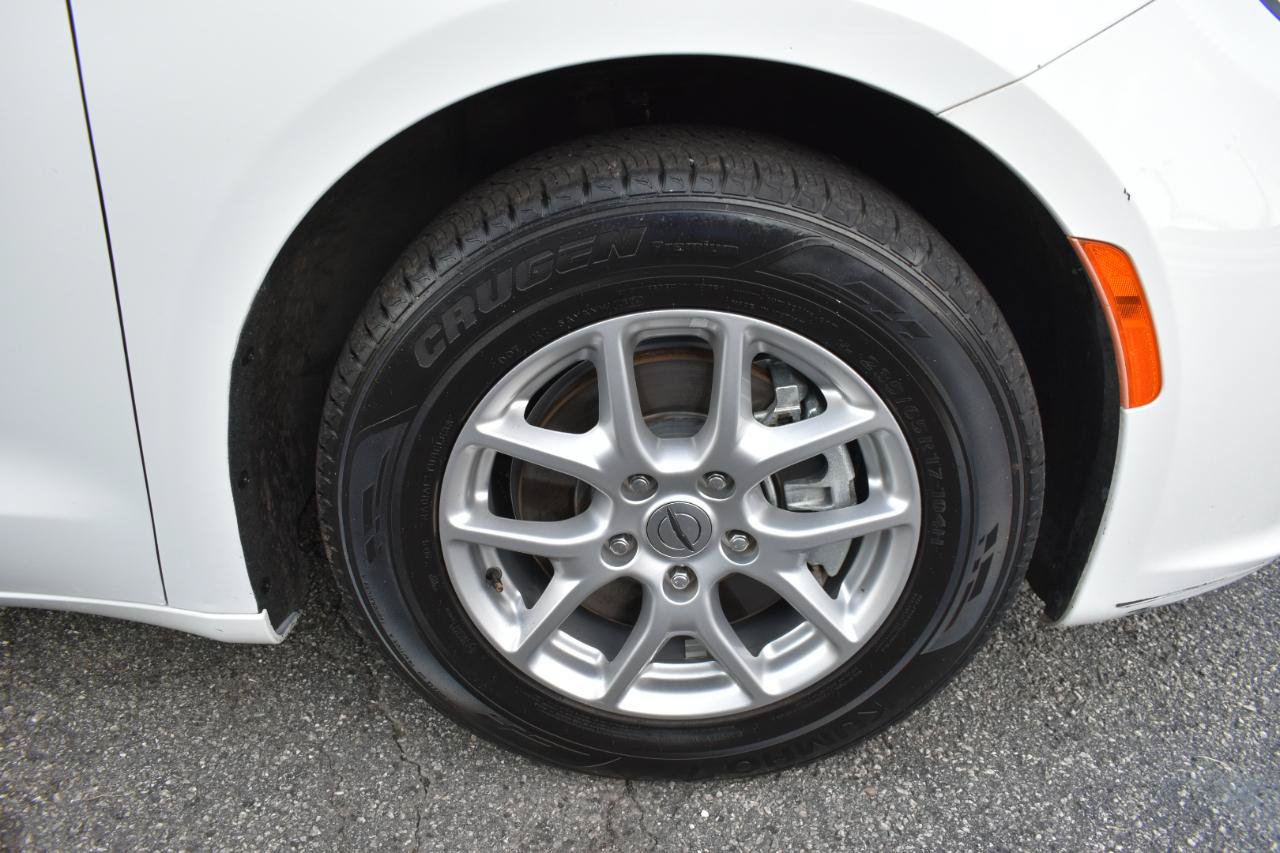 Used 2022 Chrysler Pacifica Touring-L FWD image 36